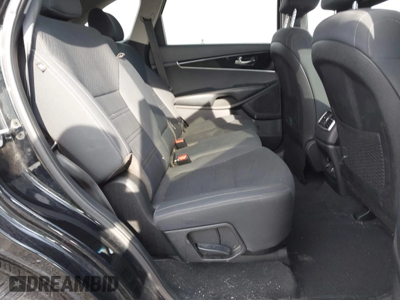 2019 Kia Sorento LX with VIN 5XYPGDA35KG553010, listed as a IAAI auction lot 41839878 with 87,392 mi miles. Bid and sale history available at carsss.com. Image 8.