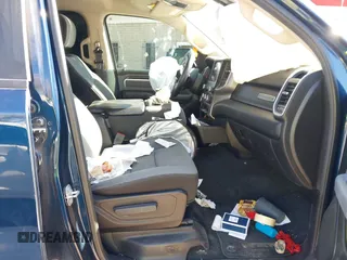 2019 Ram 1500 Big Horn z VIN 1C6RREFT4KN769061, wystawiony jako IAAI lot #41356744 z przebiegiem Nie podano mil oraz . Historia ofert i sprzedaży dostępna na DreamBid. Obrazek 5.