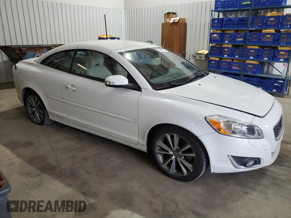 2013 Volvo C70 T5 with VIN YV1672MC1DJ140462, listed as a Copart auction lot 46996705 with 59,847 mi miles and Salvage Title. Bid and sale history available at carsss.com. Image 4.
