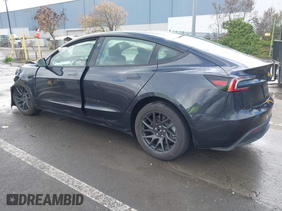 2025 Tesla Model 3 Long Range z VIN 5YJ3E1EB4SF874936, wystawiony jako IAAI lot #41157464 z przebiegiem 5331 mil mil oraz . Historia ofert i sprzedaży dostępna na DreamBid. Obrazek 3.