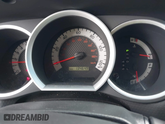 2012 Toyota Tacoma PreRunner z VIN 3TMJU4GN5CM131976, wystawiony jako IAAI lot #42213150 z przebiegiem 134 649 mil mil oraz . Historia ofert i sprzedaży dostępna na DreamBid. Obrazek 7.