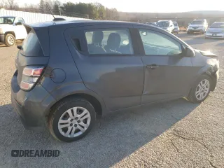2020 Chevrolet Sonic LT z VIN 1G1JG6SB0L4117942, wystawiony jako Copart lot #45211285 z przebiegiem 88 597 mil mil oraz Szkoda całkowita • Salvage title. Historia ofert i sprzedaży dostępna na DreamBid. Obrazek 3.