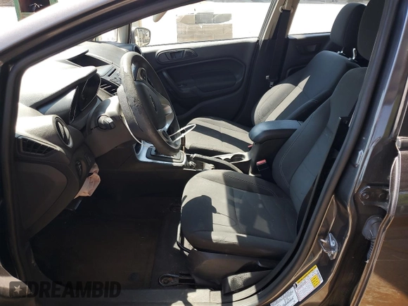 2018 Ford Fiesta SE z VIN 3FADP4BJ4JM136792, wystawiony jako Copart lot #53435715 z przebiegiem 61 704 mil mil oraz Szkoda całkowita • Salvage title. Historia ofert i sprzedaży dostępna na DreamBid. Obrazek 7.
