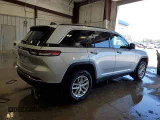 2024 Jeep Grand Cherokee Laredo z VIN 1C4RJHAG0RC159708, wystawiony jako Copart lot #56147465 z przebiegiem 7 221 mil mil oraz Szkoda całkowita • Salvage title. Historia ofert i sprzedaży dostępna na DreamBid. Obrazek 3.