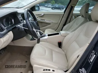 2015 Volvo S60 T5 Drive-E Platinum z VIN YV140MFD8F1313748, wystawiony jako Copart lot #57789415 z przebiegiem 144 185 mil mil oraz Szkoda całkowita • Salvage title. Historia ofert i sprzedaży dostępna na DreamBid. Obrazek 7.