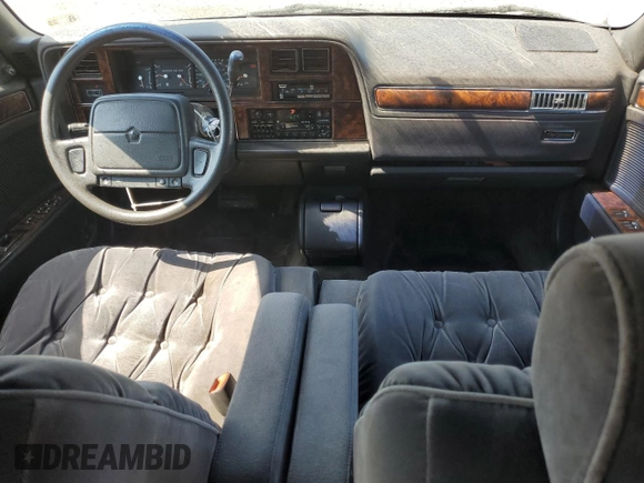 1993 Chrysler New Yorker z VIN 1C3XC66R8PD205488, wystawiony jako Copart lot #59097875 z przebiegiem 70 593 mil mil oraz Czysty tytuł • Clean title. Historia ofert i sprzedaży dostępna na DreamBid. Obrazek 8.