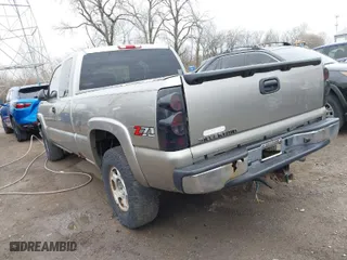 2003 Chevrolet Silverado 1500 LT with VIN 1GCEK19T33E268065, listed as a IAAI auction lot 41838254 with 247,179 mi miles. Bid and sale history available at carsss.com. Image 3.