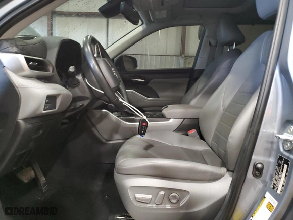 2022 Toyota Highlander XLE with VIN 5TDHZRBHXNS201361, listed as a Copart auction lot 88859475 with 45,942 mi miles and Salvage Title. Bid and sale history available at carsss.com. Image 7.