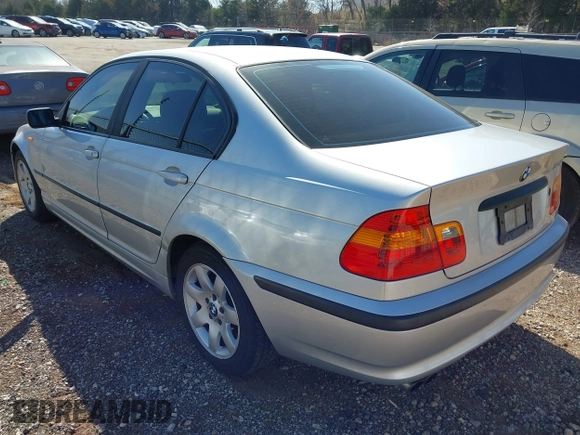 2003 BMW 3 Series 325i with VIN WBAAZ33443PH32847, listed as a IAAI auction lot 41754298 with 165,494 mi miles. Bid and sale history available at carsss.com. Image 3.