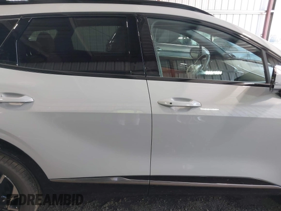 2024 Kia Sportage SX-Prestige z VIN 5XYK53DF2RG180390, wystawiony jako IAAI lot #42205645 z przebiegiem 9 330 mil mil oraz . Historia ofert i sprzedaży dostępna na DreamBid. Obrazek 13.