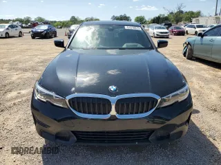 2019 BMW 3 Series 330i z VIN WBA5R1C57KFH03202, wystawiony jako Copart lot #51518915 z przebiegiem 172 464 mil mil oraz Szkody całkowita. Historia ofert i sprzedaży dostępna na DreamBid. Obrazek 5.
