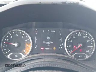 2017 Jeep Renegade Latitude z VIN ZACCJBBB7HPG31581, wystawiony jako IAAI lot #41933910 z przebiegiem 153 217 mil mil oraz . Historia ofert i sprzedaży dostępna na DreamBid. Obrazek 7.