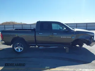 2012 Ram 1500 Lone Star z VIN 1C6RD7GT0CS191522, wystawiony jako IAAI lot #42034061 z przebiegiem 288 828 mil mil oraz . Historia ofert i sprzedaży dostępna na DreamBid. Obrazek 14.