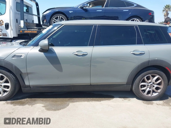 2019 MINI Clubman Cooper with VIN WMWLN5C57K2E34894, listed as a IAAI auction lot 42072962 with 49,274 mi miles and . Bid and sale history available at DreamBid. Image 14.