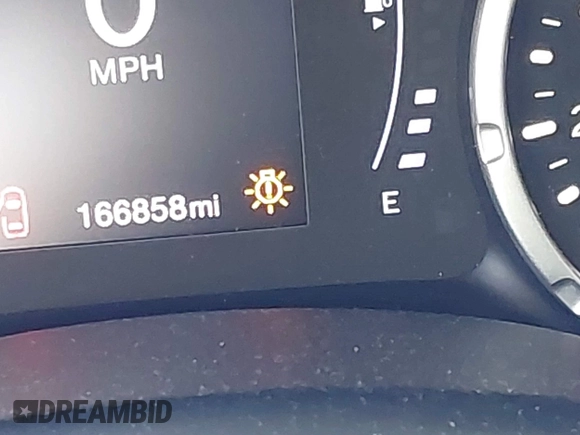 2018 Jeep Renegade Latitude with VIN ZACCJABB1JPH40117, listed as a IAAI auction lot 41676837 with 166,858 mi miles and . Bid and sale history available at DreamBid. Image 16.