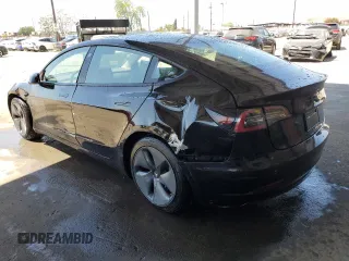 2023 Tesla Model 3 z VIN 5YJ3E1EA3PF385877, wystawiony jako Copart lot #54708335 z przebiegiem 20 902 mil mil oraz Szkoda całkowita • Salvage title. Historia ofert i sprzedaży dostępna na DreamBid. Obrazek 2.