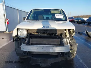 2018 Jeep Renegade Sport z VIN ZACCJBAB5JPJ51365, wystawiony jako IAAI lot #39137514 z przebiegiem 131 256 mil mil oraz . Historia ofert i sprzedaży dostępna na DreamBid. Obrazek 13.