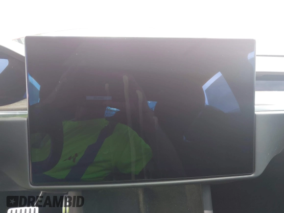 2021 Tesla Model S Plaid z VIN 5YJSA1E69MF439987, wystawiony jako IAAI lot #42496725 z przebiegiem 25 mil mil oraz . Historia ofert i sprzedaży dostępna na DreamBid. Obrazek 17.