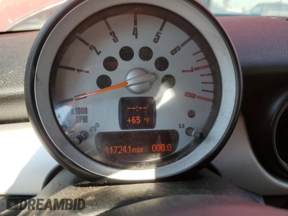 2008 MINI Hardtop with VIN WMWMF33558TT65502, listed as a Copart auction lot 88043725 with 117,241 mi miles and Salvage Title. Bid and sale history available at DreamBid. Image 9.