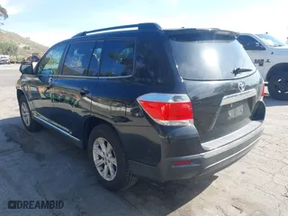 2013 Toyota Highlander with VIN 5TDZK3EH4DS135471, listed as a IAAI auction lot 41746204 with 117,922 mi miles. Bid and sale history available at carsss.com. Image 3.