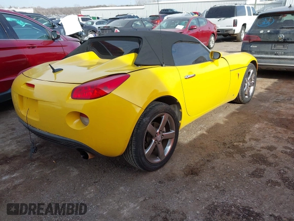 2007 Pontiac Solstice z VIN 1G2MB35B77Y132275, wystawiony jako IAAI lot #41435627 z przebiegiem 87 635 mil mil oraz . Historia ofert i sprzedaży dostępna na DreamBid. Obrazek 4.