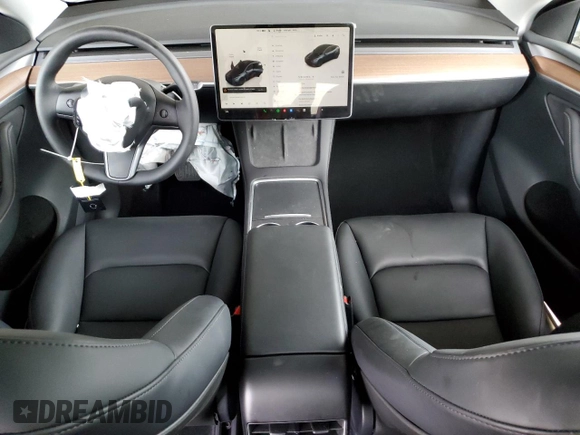 2025 Tesla Model Y Long Range with VIN 7SAYGDED8SF218700, listed as a Copart auction lot 84720474 with 1,832 mi miles and Salvage Title. Bid and sale history available at DreamBid. Image 8.