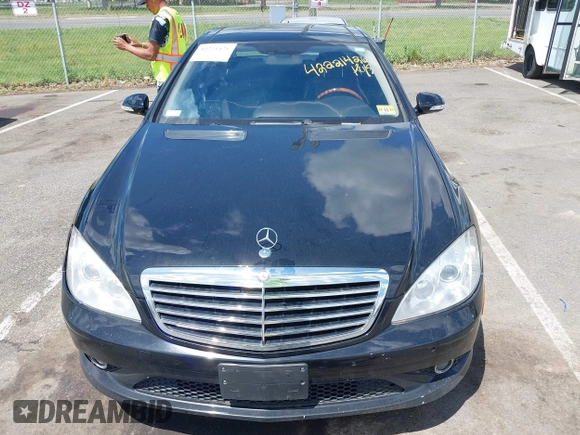 2008 Mercedes-Benz S 5.5L V8 with VIN WDDNG86X58A185159, listed as a IAAI auction lot 42221426 with 186,516 mi miles. Bid and sale history available at carsss.com. Image 12.