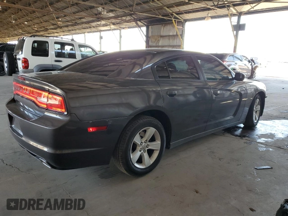 2013 Dodge Charger SE z VIN 2C3CDXBG4DH735185, wystawiony jako Copart lot #56763685 z przebiegiem 119 640 mil mil oraz Szkody całkowita. Historia ofert i sprzedaży dostępna na DreamBid. Obrazek 3.