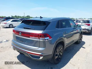 2024 Volkswagen Atlas SE z VIN 1V2JE2CA2RC217260, wystawiony jako IAAI lot #42178259 z przebiegiem 30 640 mil mil oraz . Historia ofert i sprzedaży dostępna na DreamBid. Obrazek 4.