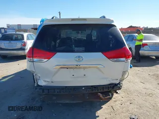 2011 Toyota Sienna XLE AAS with VIN 5TDYK3DCXBS126143, listed as a IAAI auction lot 41663238 with 154,238 mi miles. Bid and sale history available at carsss.com. Image 17.