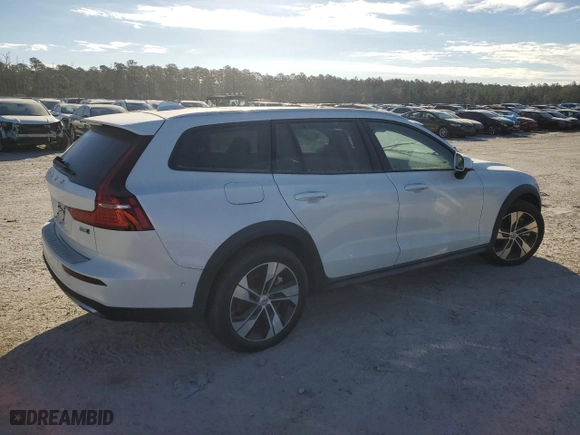 2024 Volvo V60 Cross Country Plus with VIN YV4L12WY0R2135500, listed as a Copart auction lot 85608904 with 11,631 mi miles and Salvage Title. Bid and sale history available at carsss.com. Image 3.