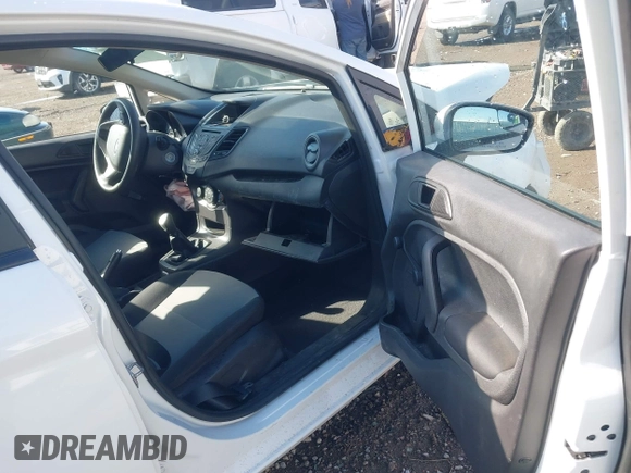 2018 Ford Fiesta S z VIN 3FADP4AJ2JM136775, wystawiony jako IAAI lot #42136725 z przebiegiem 47 072 mil mil oraz . Historia ofert i sprzedaży dostępna na DreamBid. Obrazek 5.