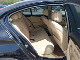 2013 BMW 5 Series 528i xDrive z VIN WBAXH5C54DDW15982, wystawiony jako IAAI lot #42340840 z przebiegiem 102 200 mil mil oraz . Historia ofert i sprzedaży dostępna na DreamBid. Obrazek 8.