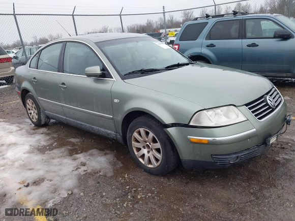 2003 Volkswagen Passat GLS with VIN WVWPD63B33E022262, listed as a IAAI auction lot 41466620 with 249,726 mi miles. Bid and sale history available at carsss.com. Image 1.