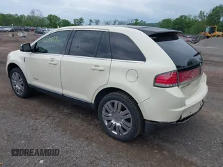 2008 Lincoln MKX z VIN 2LMDU68C18BJ27938, wystawiony jako IAAI lot #42318376 z przebiegiem 103 415 mil mil oraz . Historia ofert i sprzedaży dostępna na DreamBid. Obrazek 3.