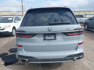 2025 BMW X7 xDrive40i z VIN 5UX23EM01S9W23566, wystawiony jako IAAI lot #41490415 z przebiegiem 8 144 mil mil oraz . Historia ofert i sprzedaży dostępna na DreamBid. Obrazek 16.