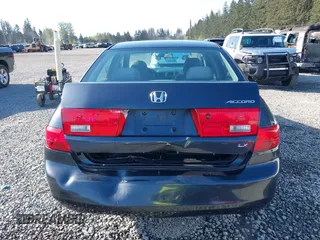 2005 Honda Accord LX z VIN 1HGCM56495A156436, wystawiony jako IAAI lot #42100059 z przebiegiem 325 497 mil mil oraz . Historia ofert i sprzedaży dostępna na DreamBid. Obrazek 6.