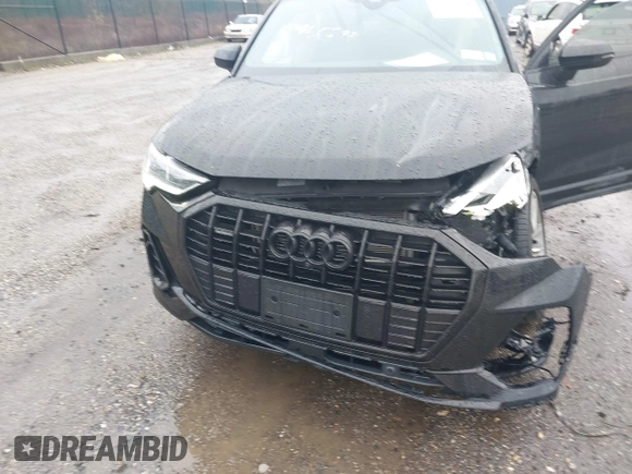 2024 Audi Q3 S line Premium Plus z VIN WA1EECF32R1043458, wystawiony jako IAAI lot #41965598 z przebiegiem 21 524 mil mil oraz . Historia ofert i sprzedaży dostępna na DreamBid. Obrazek 6.