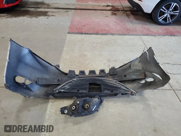 2011 Toyota Sienna LE AAS with VIN 5TDKK3DC8BS094296, listed as a Copart auction lot 85596894 with 156,952 mi miles and Salvage title. Bid and sale history available at DreamBid. Image 13.