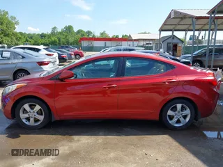 2013 Hyundai Elantra GLS z VIN 5NPDH4AE4DH405444, wystawiony jako IAAI lot #42201093 z przebiegiem 125 900 mil mil oraz . Historia ofert i sprzedaży dostępna na DreamBid. Obrazek 14.