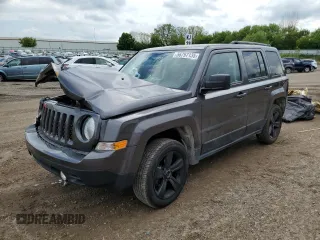 2015 Jeep Patriot Altitude z VIN 1C4NJRBB8FD366229, wystawiony jako Copart lot #56797135 z przebiegiem 173 762 mil mil oraz Tytuł czysty. Historia ofert i sprzedaży dostępna na DreamBid. Obrazek 1.