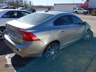 2016 Volvo S60 T5 Premier z VIN LYV612TK2GB099241, wystawiony jako IAAI lot #41808950 z przebiegiem 153 693 mil mil oraz . Historia ofert i sprzedaży dostępna na DreamBid. Obrazek 4.