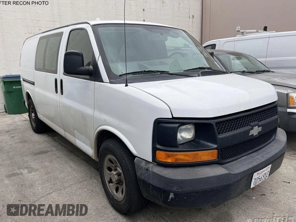 2014 Chevrolet Express Cargo z VIN 1GCSGAFX2E1160851, wystawiony jako IAAI lot #42649641 z przebiegiem 218 374 mil mil oraz . Historia ofert i sprzedaży dostępna na DreamBid. Obrazek 7.
