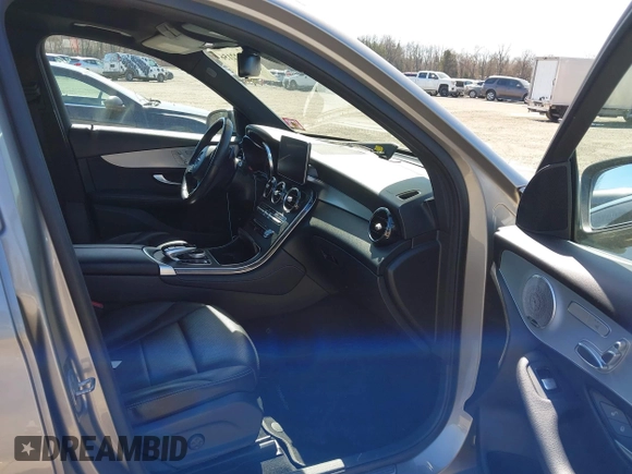 2019 Mercedes-Benz GLC 300 z VIN WDC0G4KB1KV128569, wystawiony jako IAAI lot #41822156 z przebiegiem 60 144 mil mil oraz . Historia ofert i sprzedaży dostępna na DreamBid. Obrazek 5.