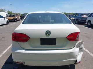 2013 Volkswagen Jetta S с VIN 3VW2K7AJ7DM352611, выставлен на аукционе IAAI как лот 42230997 с пробегом 149 179 миль миль и . История ставок и продаж доступна на DreamBid. Изображение 16.