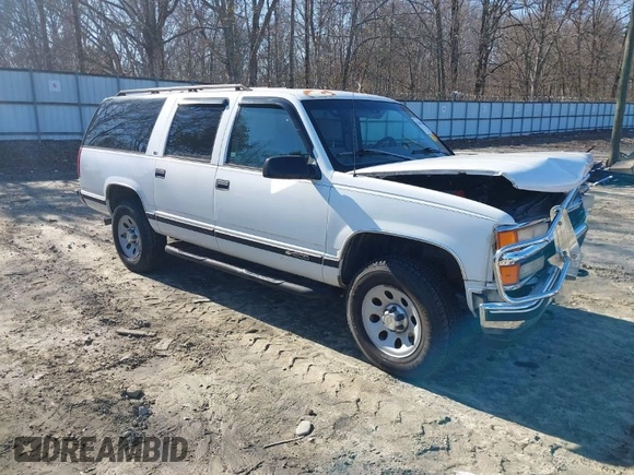 1996 Chevrolet Suburban with VIN 3GNFK16RXTG135350, listed as a IAAI auction lot 41482918 with 157,971 mi miles. Bid and sale history available at carsss.com. Image 1.