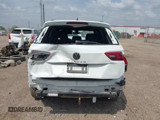2024 Volkswagen Tiguan SE R-Line Black z VIN 3VVCB7AX5RM053896, wystawiony jako IAAI lot #41883670 z przebiegiem 11 239 mil mil oraz . Historia ofert i sprzedaży dostępna na DreamBid. Obrazek 17.