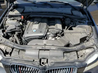 2011 BMW 3 Series 328i z VIN WBAPH5C58BA444037, wystawiony jako Copart lot #62957135 z przebiegiem 107 591 mil mil oraz Szkoda całkowita • Salvage title. Historia ofert i sprzedaży dostępna na DreamBid. Obrazek 11.