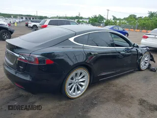 2018 Tesla Model S 75D с VIN 5YJSA1E26JF244843, выставлен на аукционе IAAI как лот 42585984 с пробегом 70 893 миль миль и . История ставок и продаж доступна на DreamBid. Изображение 4.