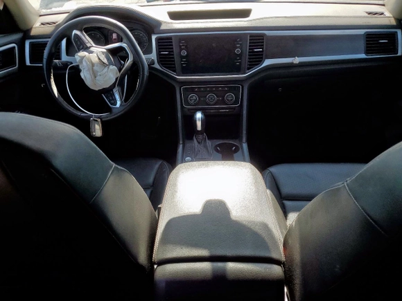2021 Volkswagen Atlas SE with VIN 1V2WR2CA8MC587681, listed as a Copart auction lot 57714075 with 68,306 mi miles and Salvage title. Bid and sale history available at DreamBid. Image 8.